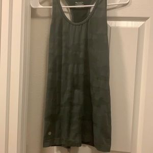 Super cute camo athleta workout shirt